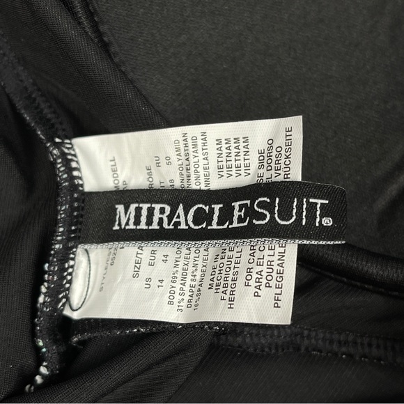 MIRACLESUIT Moondancer Seraphina one piece swimsuit NWOT, size 14 - Picture 3 of 15